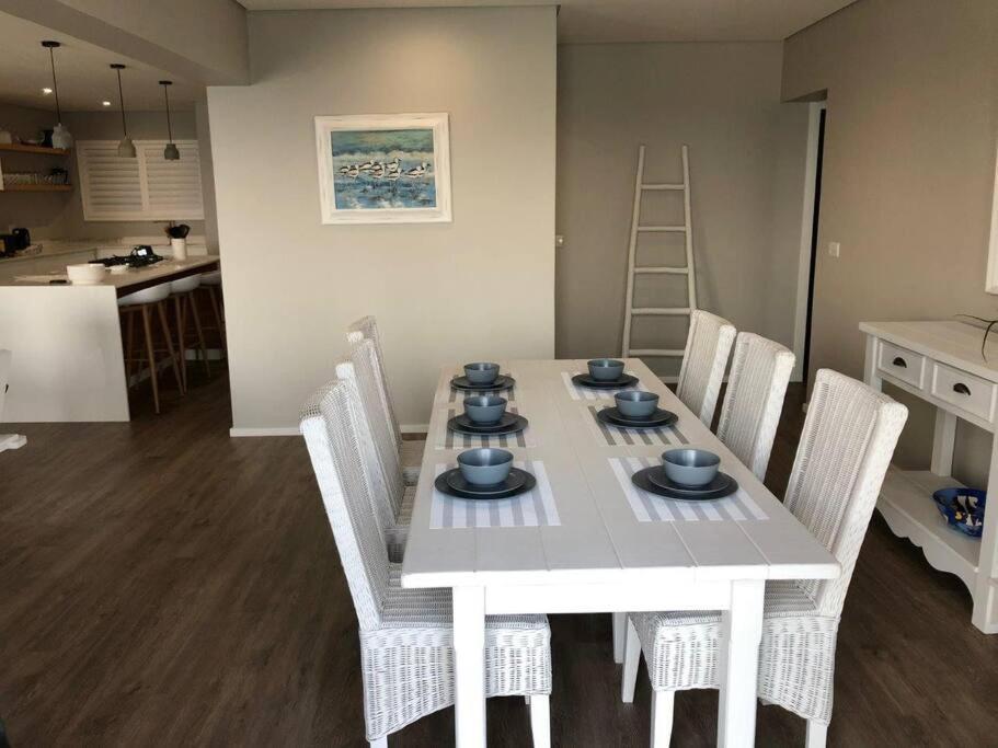 The Quarter Deck Apartment Sheffield Beach Exterior photo